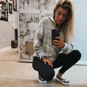 Meet your Posher, Olivia